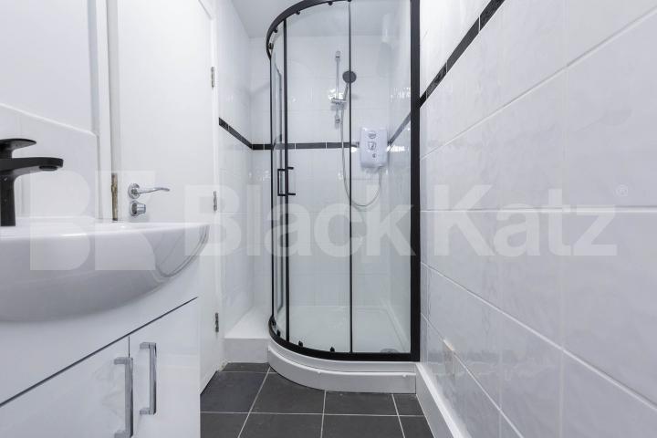 Newly refurbished one bed with a study room mins to tube and shops  York Mews, Kentish Town